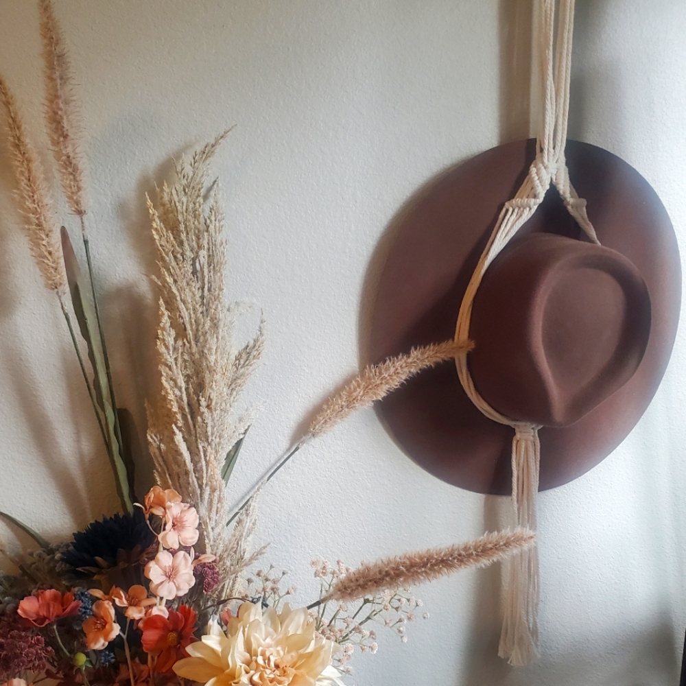 Wide brim hat